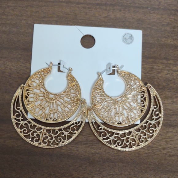Forever 21 Jewelry - Forever 21 Gold Filigree Statement Earrings